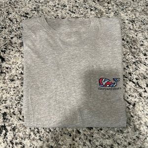 Vineyard Vines gray tee